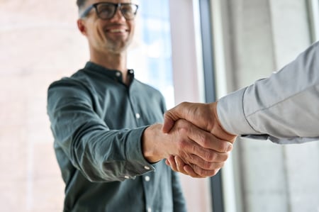 Pros and Cons of Outsourcing IT Vendor Management