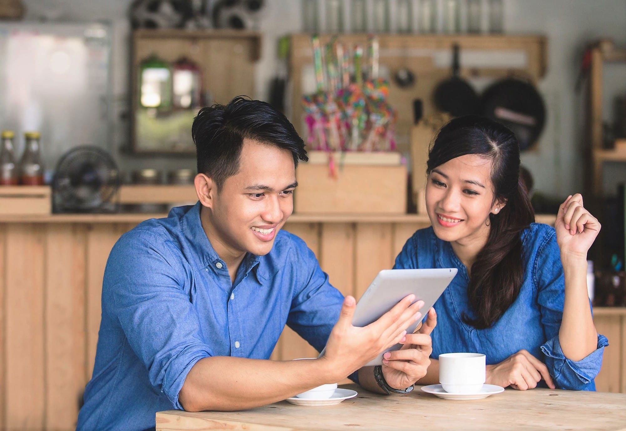 How to Back Up Data While Working On the Go - Featured Image