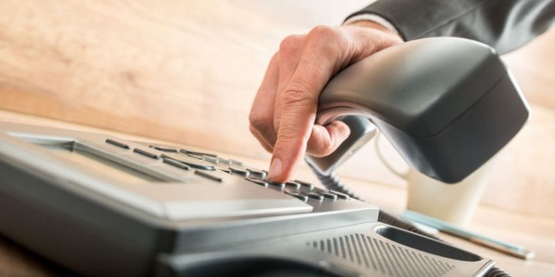 4 Things to Consider To Find The Best Business Voice Solution - Featured Image